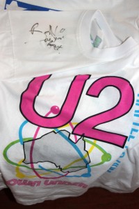 U2-Shirt-RattleAndHum-SignedBono-2   
